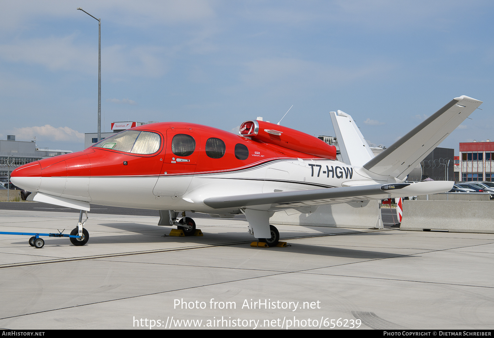 Aircraft Photo of T7-HGW | Cirrus SF-50 Vision G2 | AirHistory.net #656239