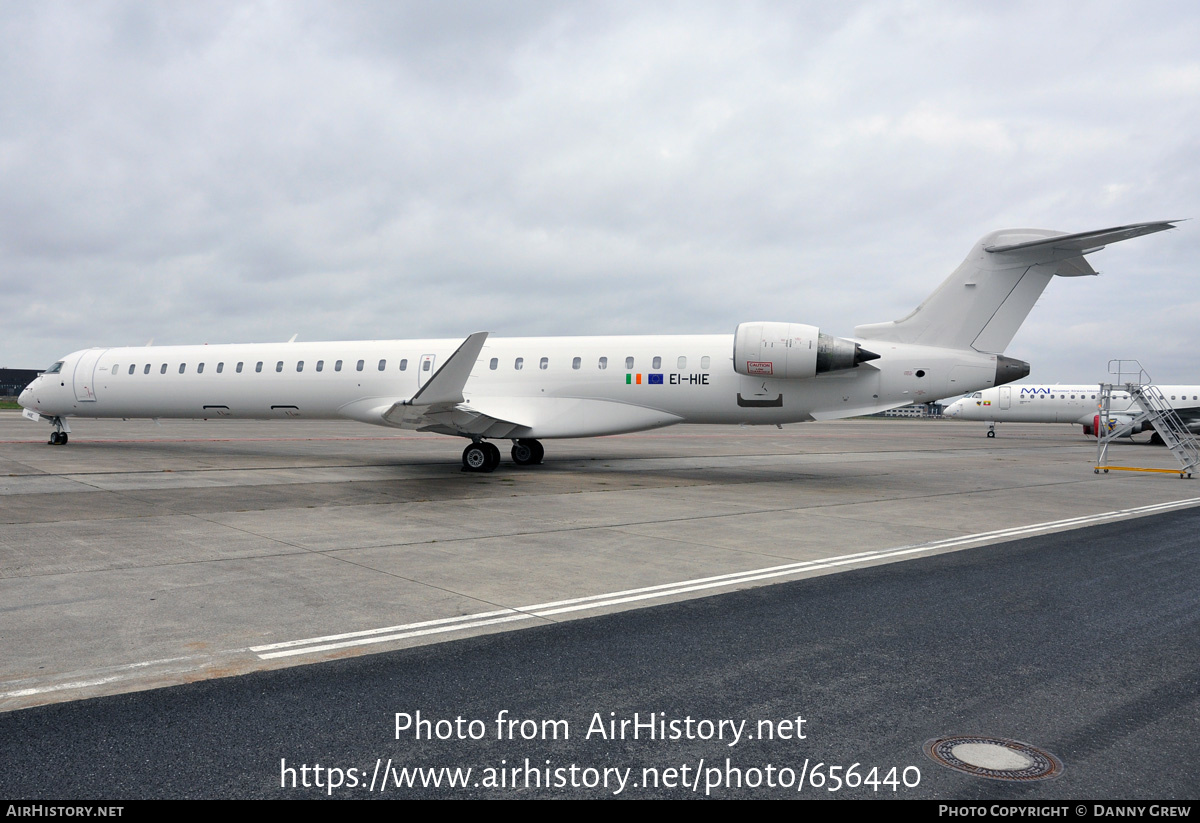 Aircraft Photo of EI-HIE | Bombardier CRJ-1000EL NG (CL-600-2E25) | AirHistory.net #656440