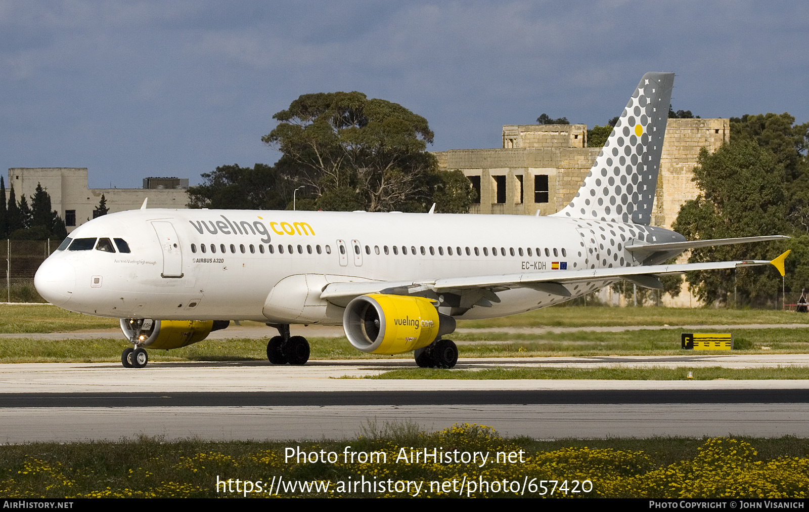 Aircraft Photo of EC-KDH | Airbus A320-214 | Vueling Airlines | AirHistory.net #657420