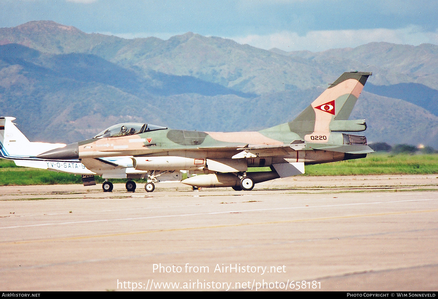 Aircraft Photo of 0220 | General Dynamics F-16A Fighting Falcon | Venezuela - Air Force | AirHistory.net #658181