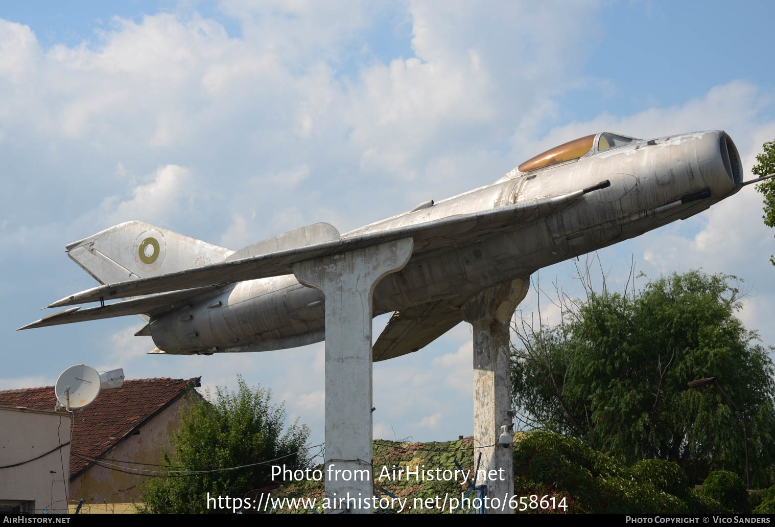 Aircraft Photo of 681 | Mikoyan-Gurevich MiG-19S | Bulgaria - Air Force | AirHistory.net #658614