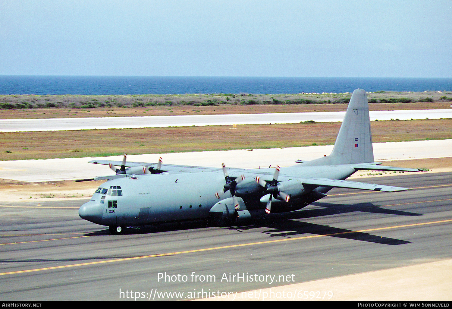 Aircraft Photo of XV220 | Lockheed C-130K Hercules C3P (L-382) | UK - Air Force | AirHistory.net #659279