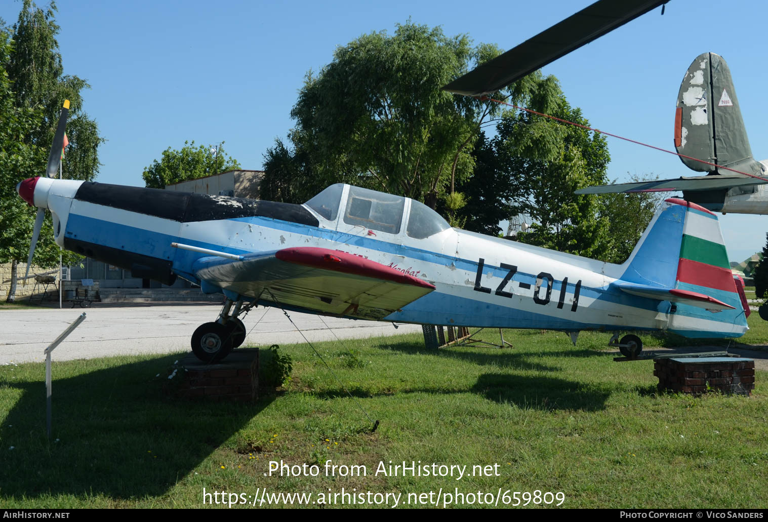 Aircraft Photo of LZ-011 | Zlin Z-326 Trener Master | AirHistory.net #659809