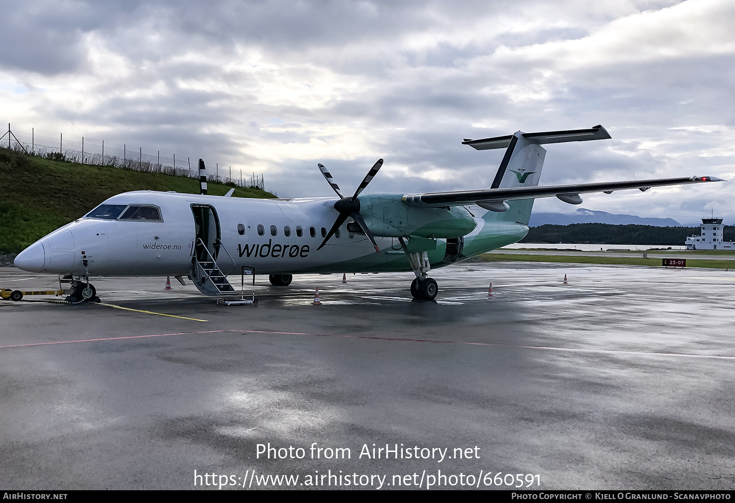 Aircraft Photo of LN-WFR | De Havilland Canada DHC-8-315 Dash 8 | Widerøe | AirHistory.net #660591