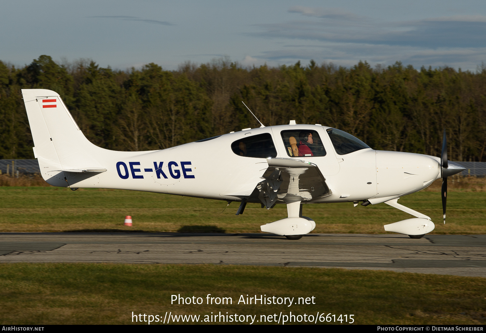 Aircraft Photo of OE-KGE | Cirrus SR-22T G6-GTS | AirHistory.net #661415