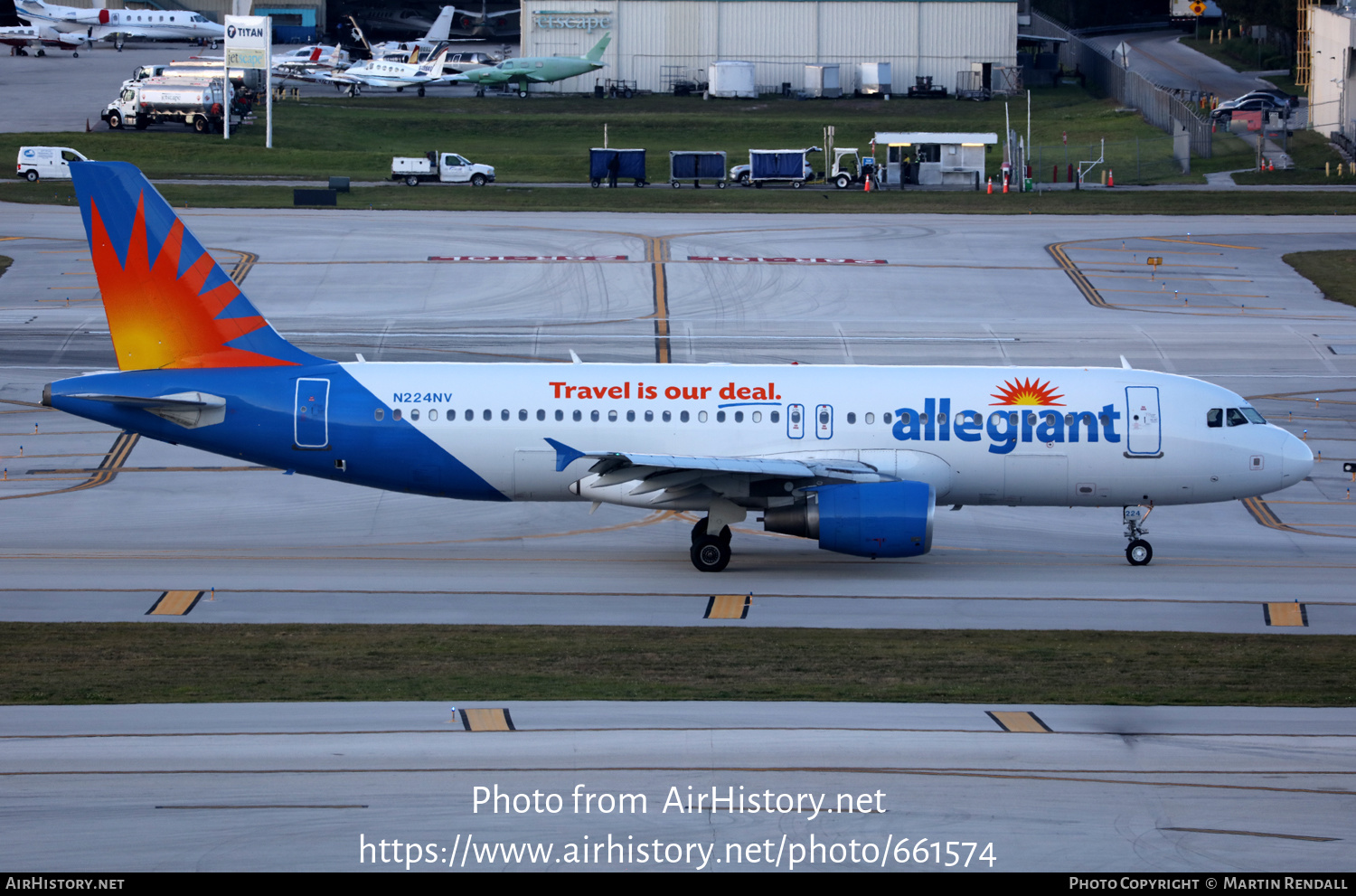 Aircraft Photo of N224NV | Airbus A320-214 | Allegiant Air | AirHistory.net #661574