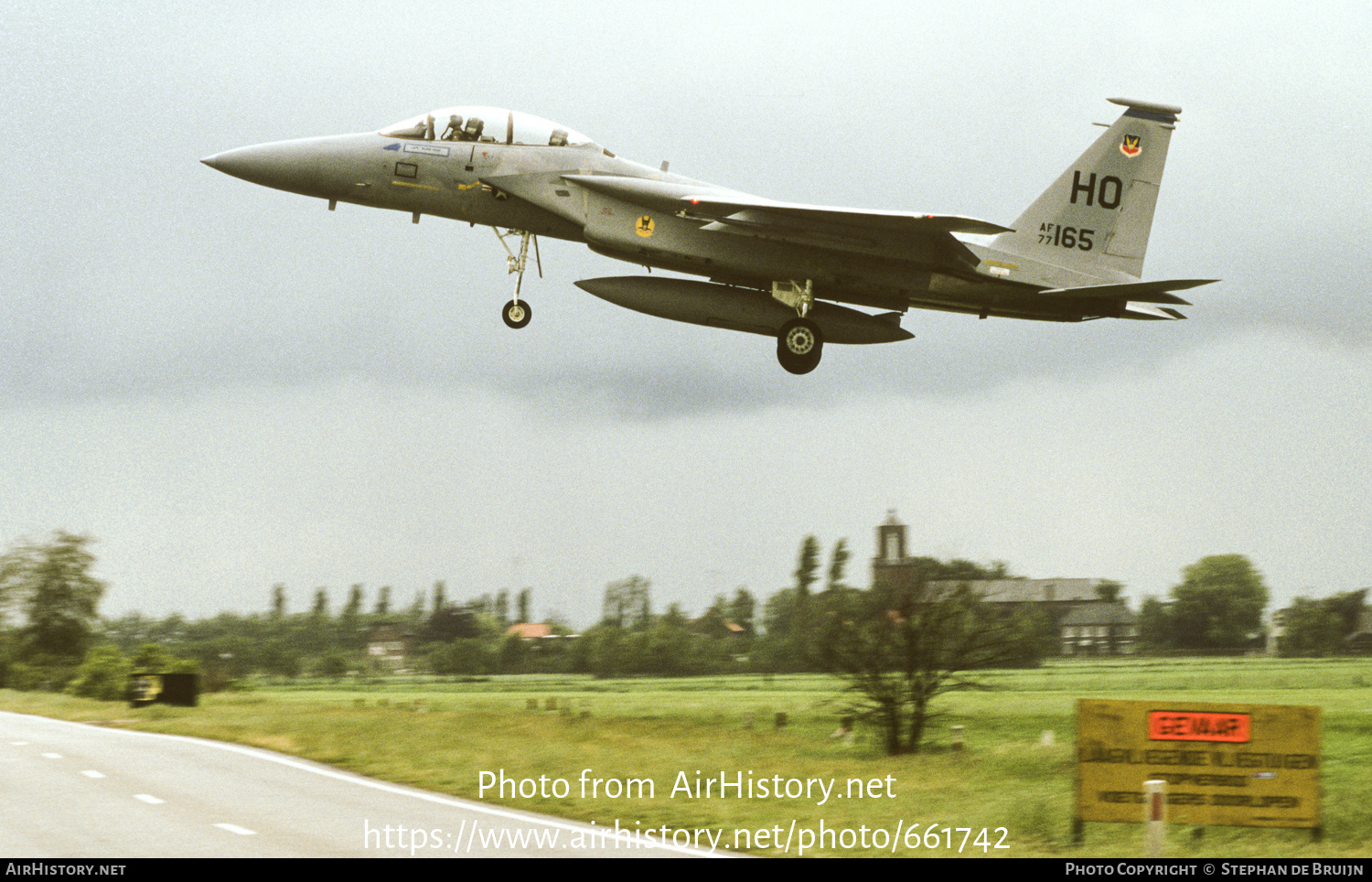 Aircraft Photo of 77-0165 / AF77-165 | McDonnell Douglas F-15B Eagle | USA - Air Force | AirHistory.net #661742