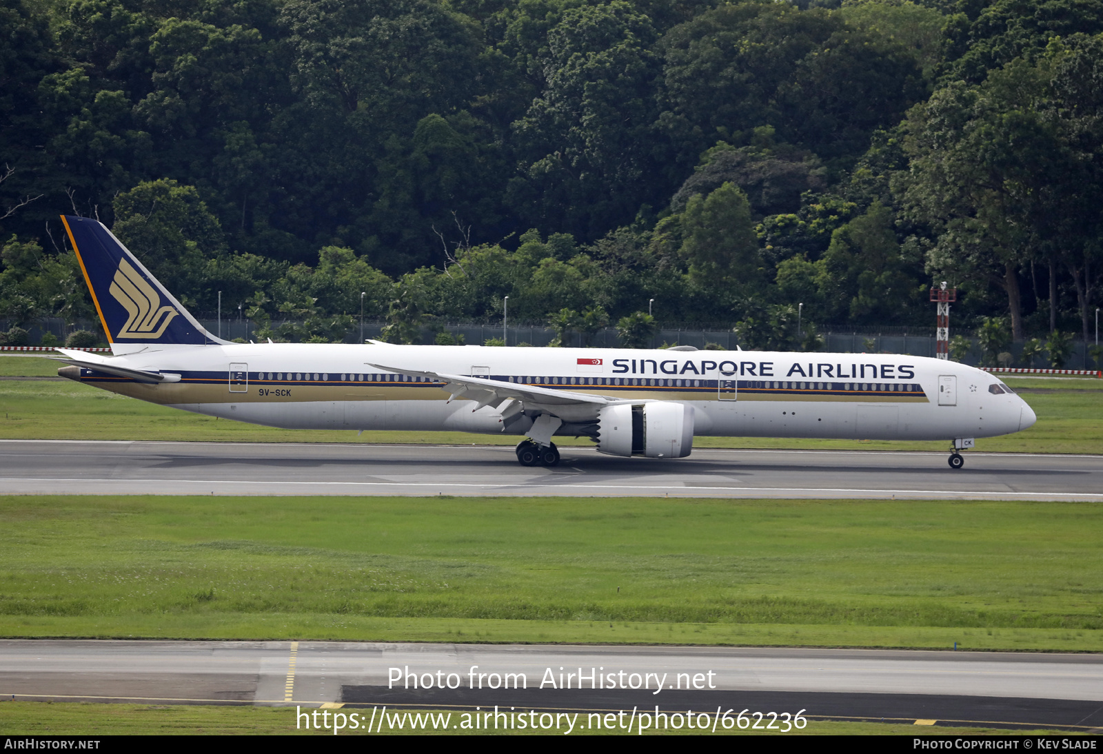 Aircraft Photo of 9V-SCK | Boeing 787-10 Dreamliner | Singapore Airlines | AirHistory.net #662236