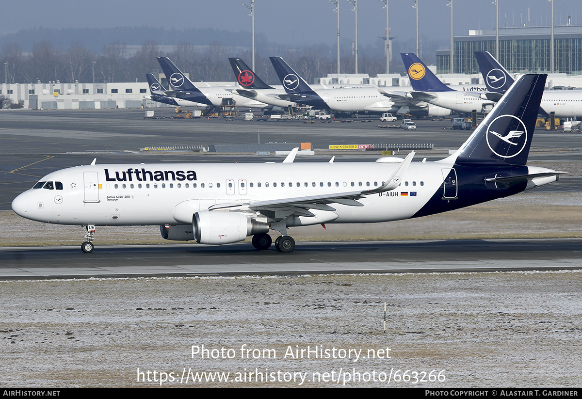 Aircraft Photo of D-AIUH | Airbus A320-214 | Lufthansa | AirHistory.net #663266