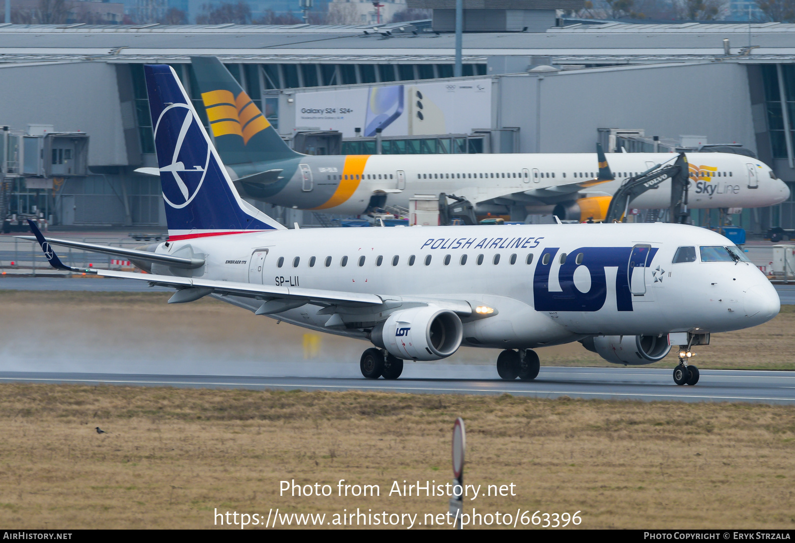 Aircraft Photo of SP-LII | Embraer 175STD (ERJ-170-200STD) | LOT Polish Airlines - Polskie Linie Lotnicze | AirHistory.net #663396