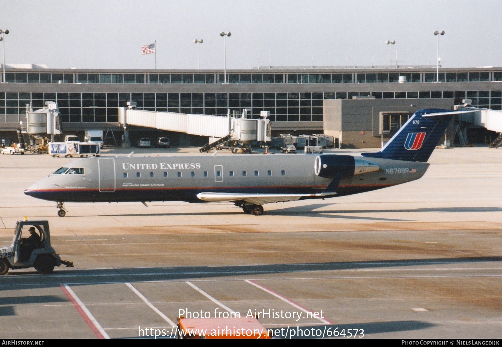 Aircraft Photo of N678BR | Bombardier CRJ-200ER (CL-600-2B19) | United Express | AirHistory.net #664573