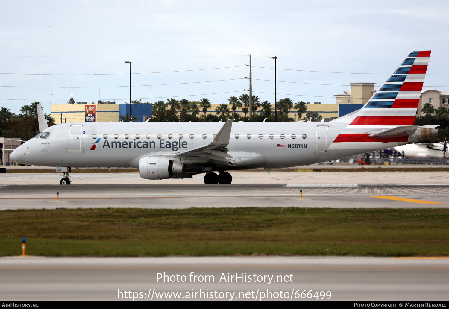 Aircraft Photo of N201NN | Embraer 175LR (ERJ-170-200LR) | American Eagle | AirHistory.net #666499