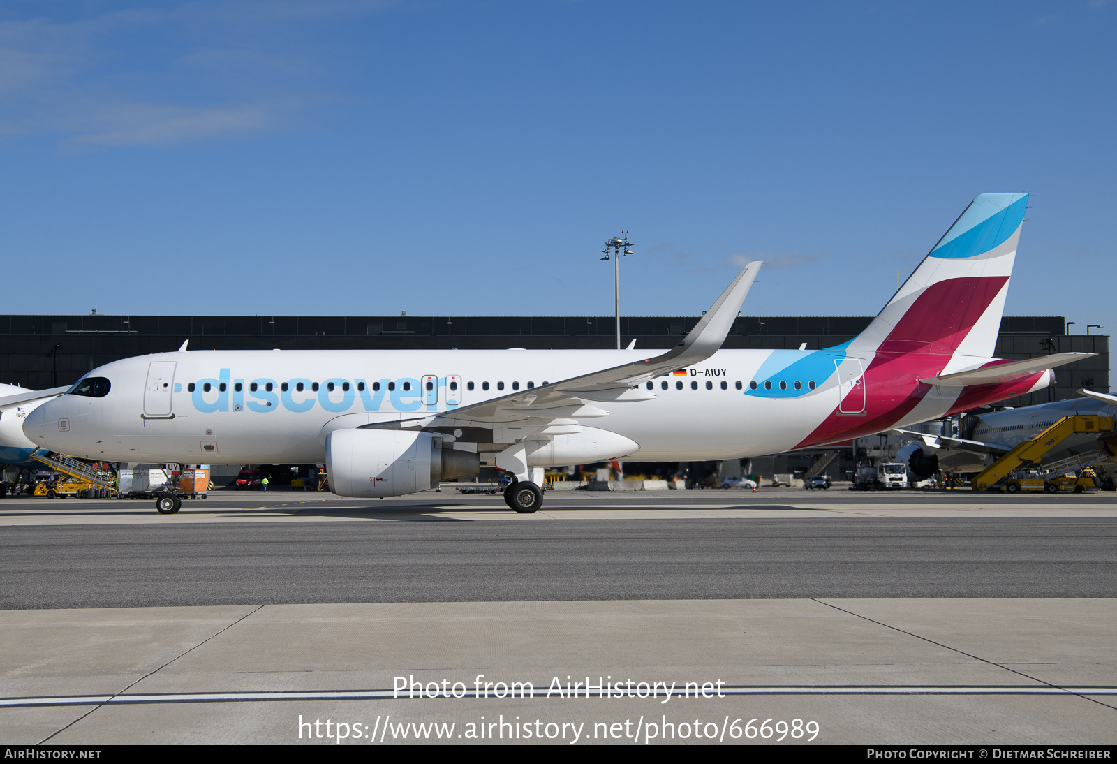 Aircraft Photo of D-AIUY | Airbus A320-214 | Discover Airlines | AirHistory.net #666989