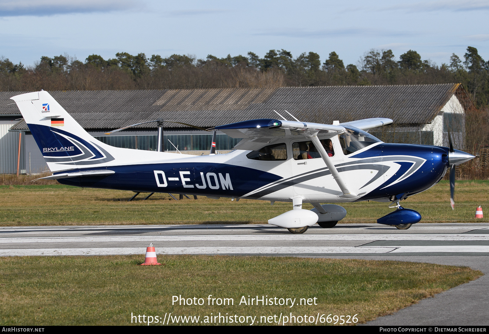 Aircraft Photo of D-EJOM | Cessna 182T Skylane | AirHistory.net #669526