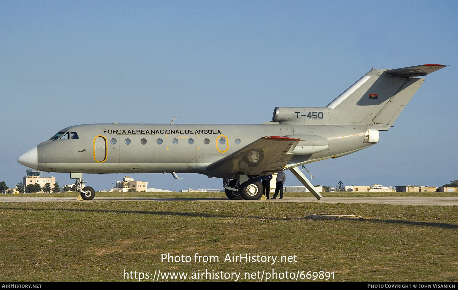 Aircraft Photo of T-450 | Yakovlev Yak-40K | Angola - Air Force | AirHistory.net #669891