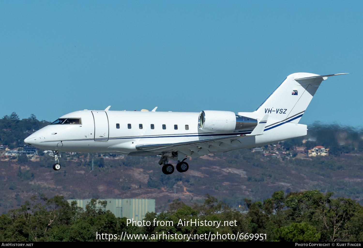 Aircraft Photo of VH-VSZ | Bombardier Challenger 604 (CL-600-2B16) | AirHistory.net #669951