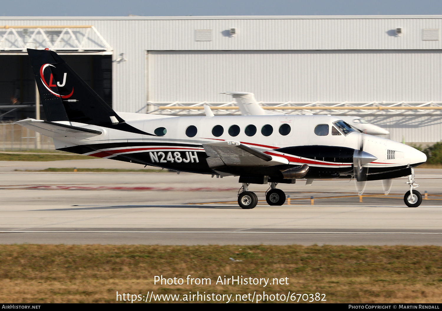 Aircraft Photo of N248JH | Beech B100 King Air | AirHistory.net #670382