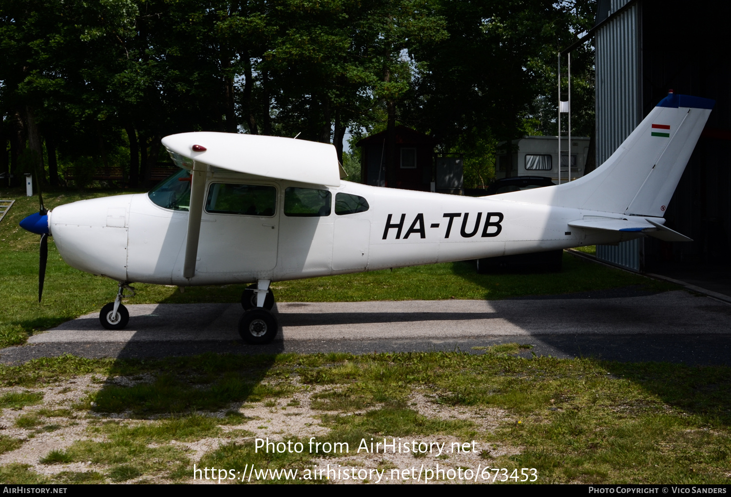 Aircraft Photo of HA-TUB | Cessna 182D Skylane | AirHistory.net #673453