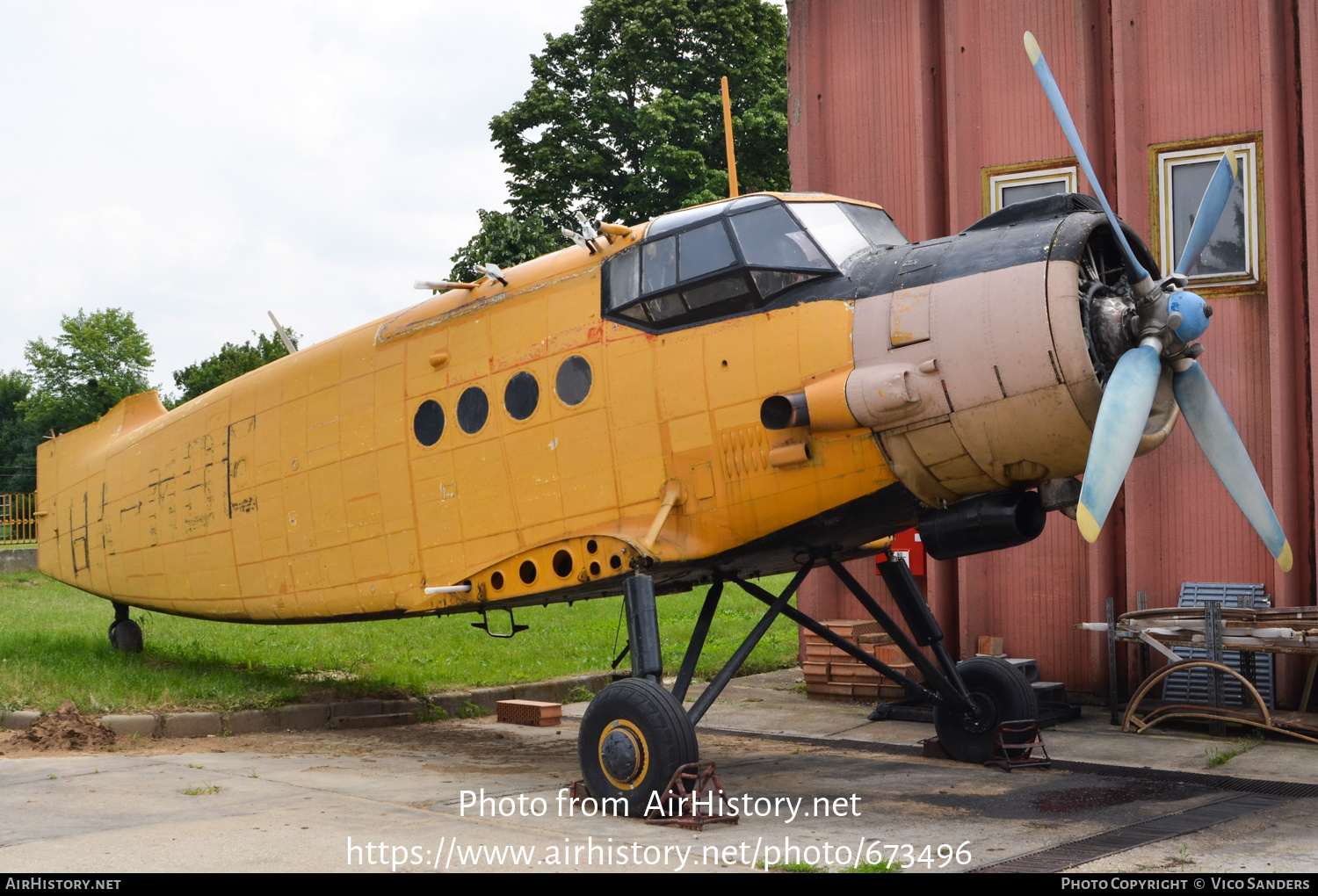 Aircraft Photo of HA-MBE | Antonov An-2R | AirHistory.net #673496