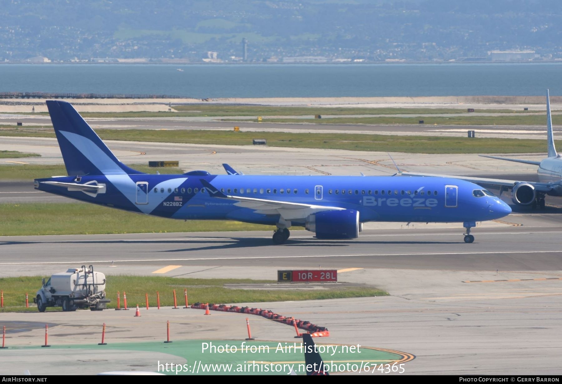 Aircraft Photo of N228BZ | Airbus A220-300 (BD-500-1A11) | Breeze Airways | AirHistory.net #674365