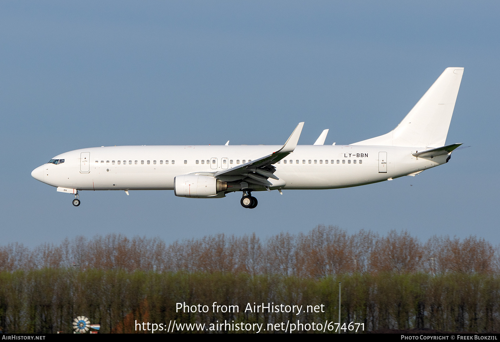 Aircraft Photo of LY-BBN | Boeing 737-8GJ | AirHistory.net #674671