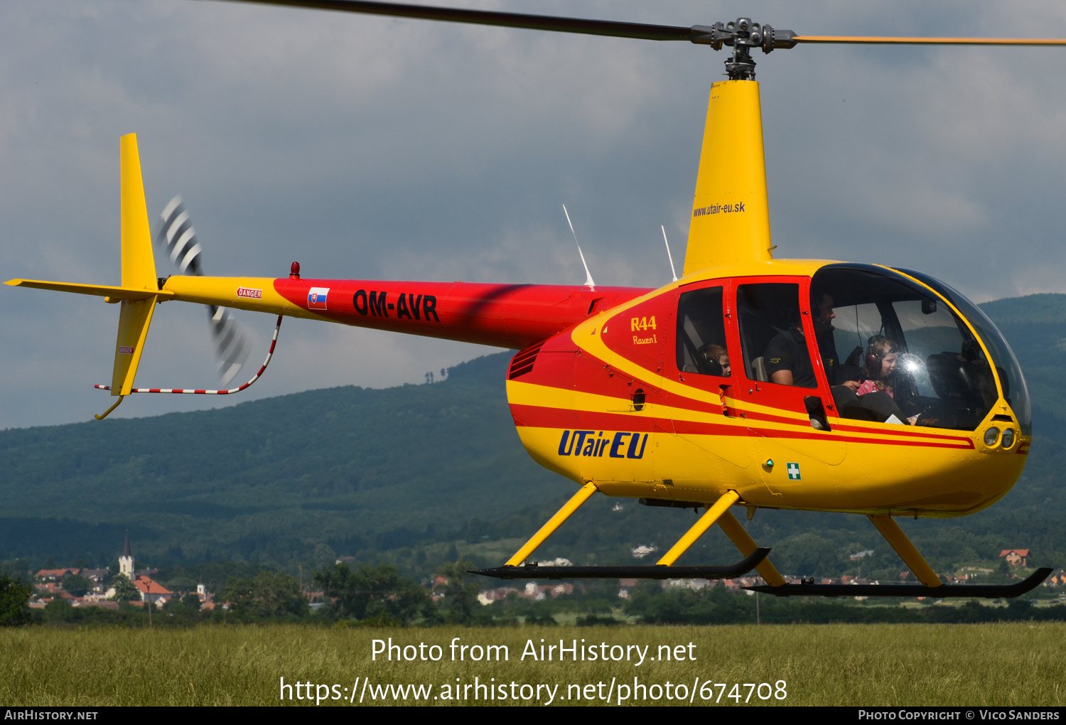 Aircraft Photo of OM-AVR | Robinson R-44 Raven | UTair EU | AirHistory.net #674708