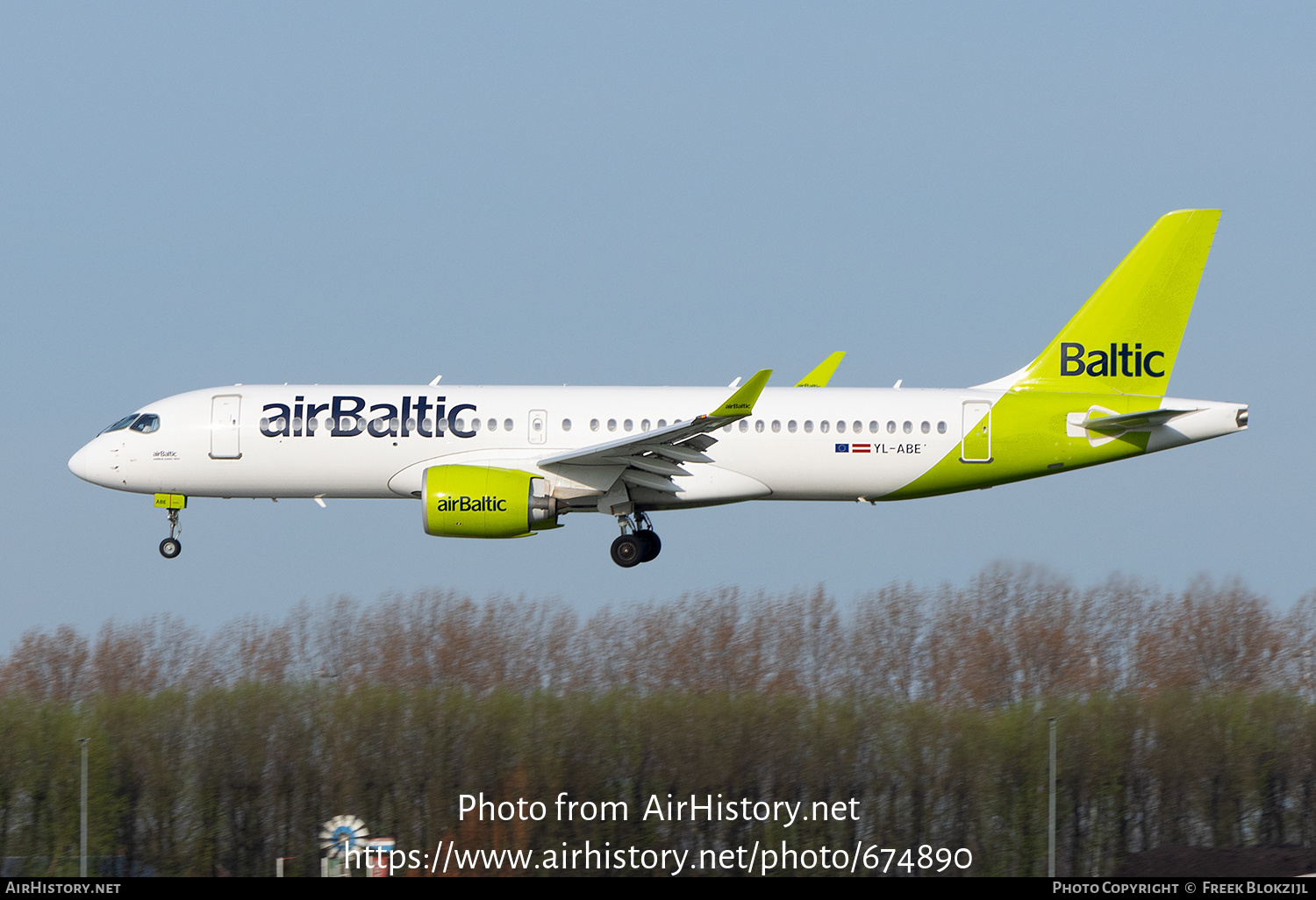 Aircraft Photo of YL-ABE | Airbus A220-371 (BD-500-1A11) | AirBaltic | AirHistory.net #674890