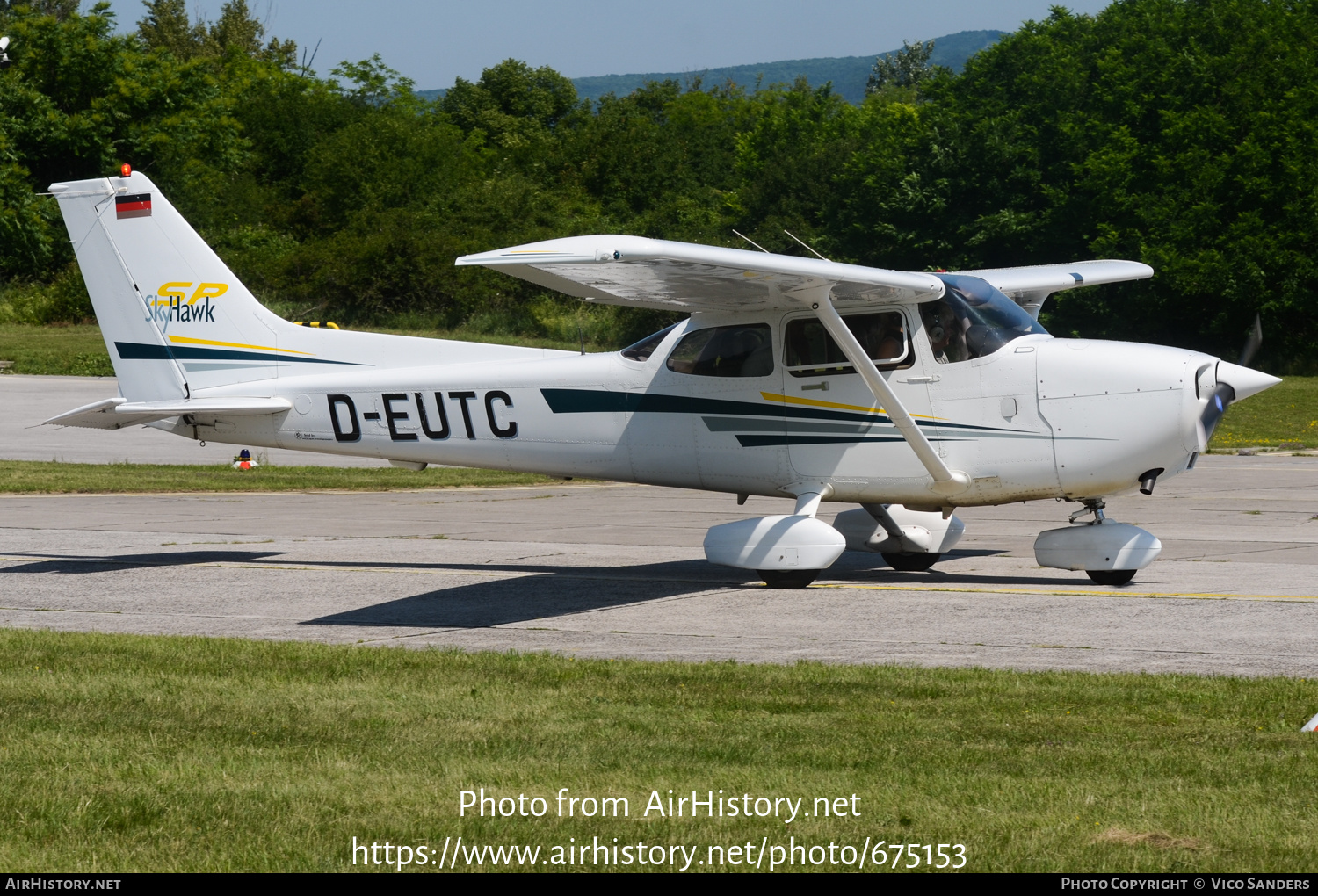 Aircraft Photo of D-EUTC | Cessna 172S Skyhawk SP | AirHistory.net #675153