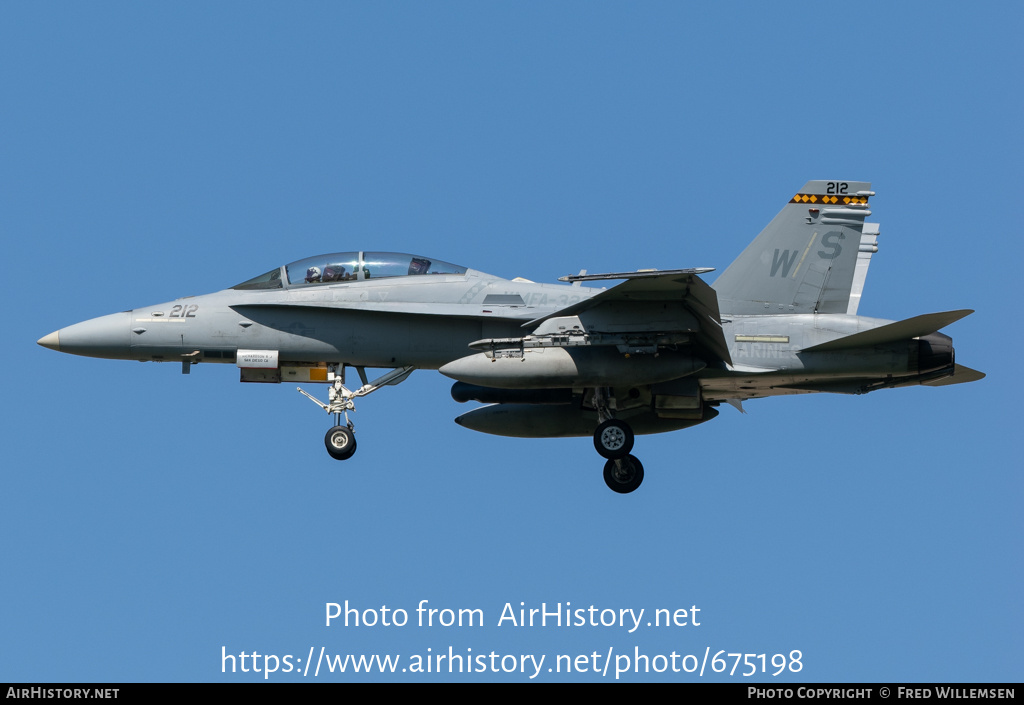 Aircraft Photo of 164674 | McDonnell Douglas F/A-18D Hornet | USA - Marines | AirHistory.net #675198