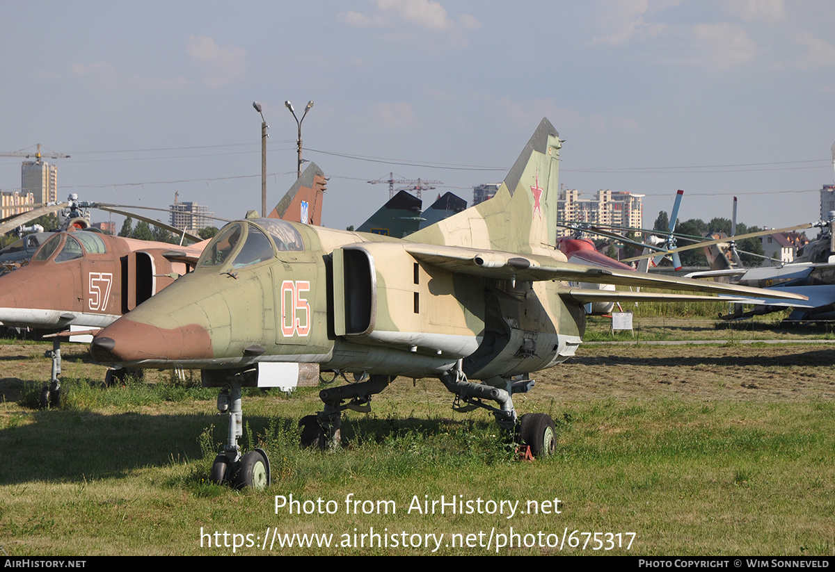 Aircraft Photo of 05 red | Mikoyan-Gurevich MiG-27D | Soviet Union ...