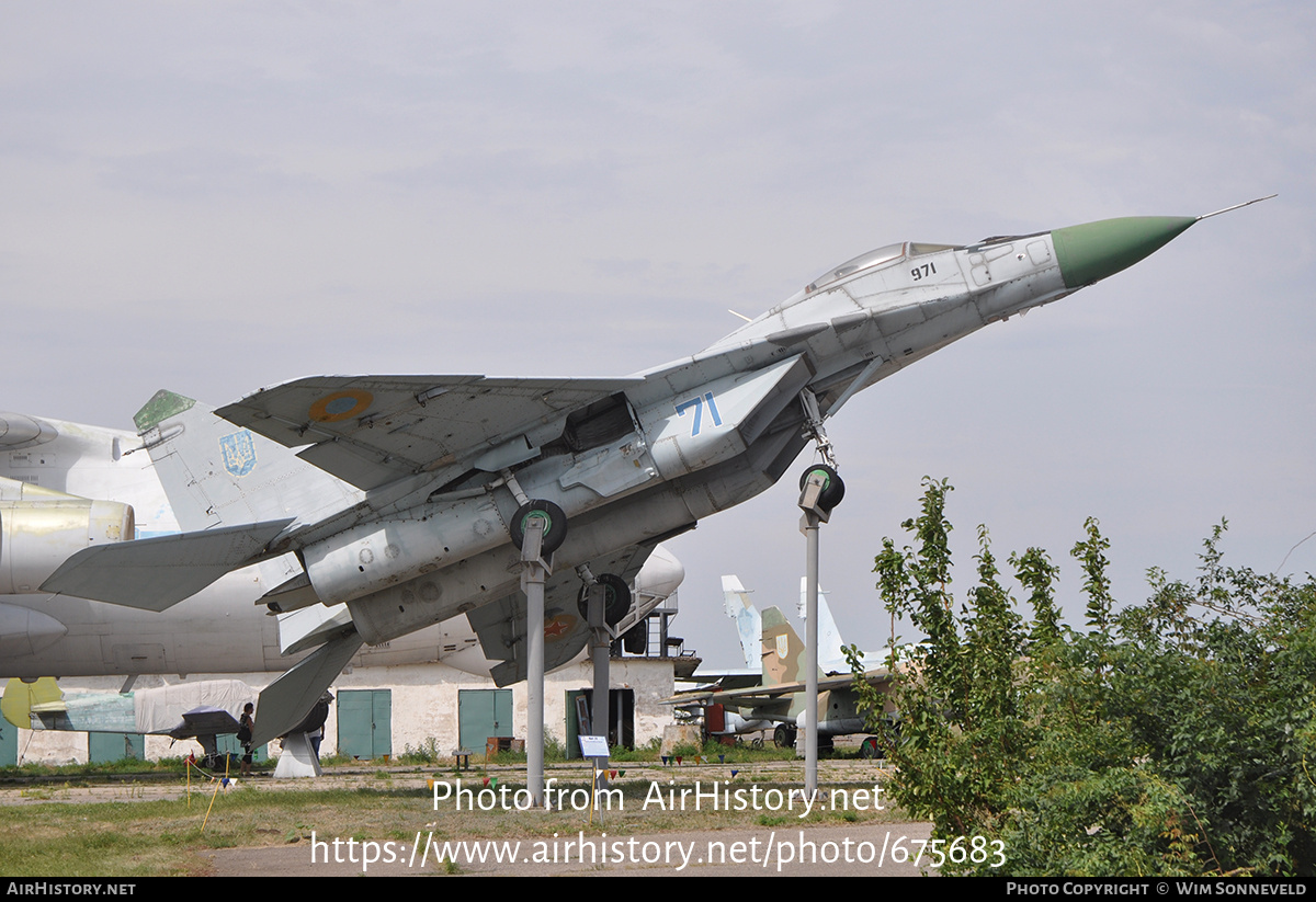 Aircraft Photo of 71 blue / 971 black | Mikoyan-Gurevich MiG-29 (9-12) | Ukraine - Air Force | AirHistory.net #675683