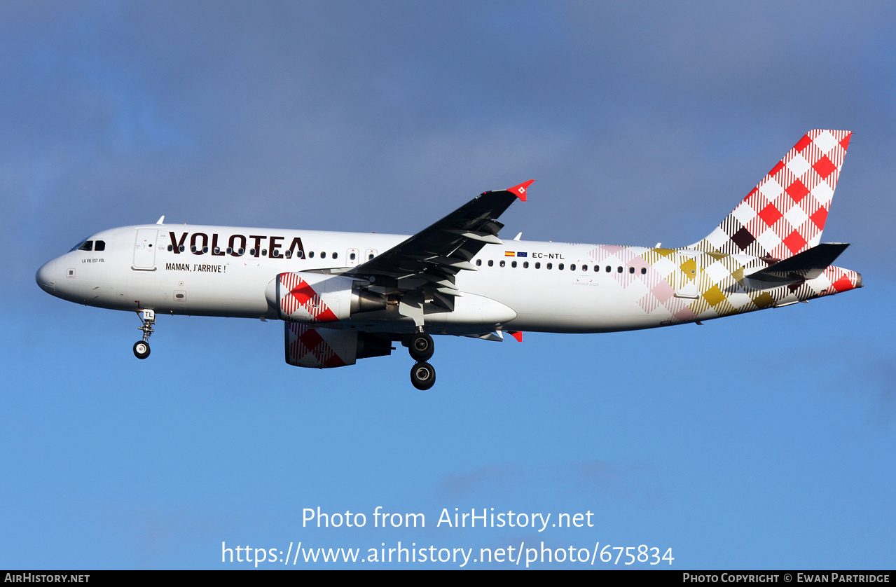 Aircraft Photo of EC-NTL | Airbus A320-216 | Volotea | AirHistory.net #675834