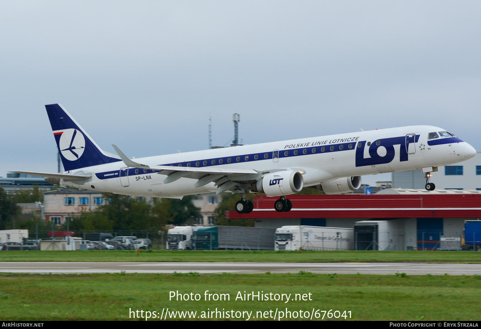 Aircraft Photo of SP-LNA | Embraer 195LR (ERJ-190-200LR) | LOT Polish Airlines - Polskie Linie Lotnicze | AirHistory.net #676041