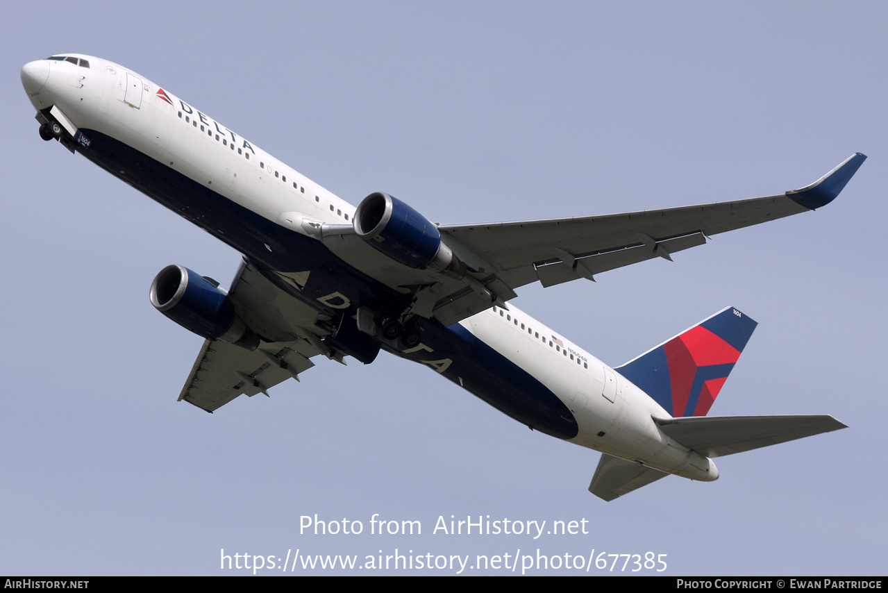 Aircraft Photo of N1604R | Boeing 767-332/ER | Delta Air Lines | AirHistory.net #677385