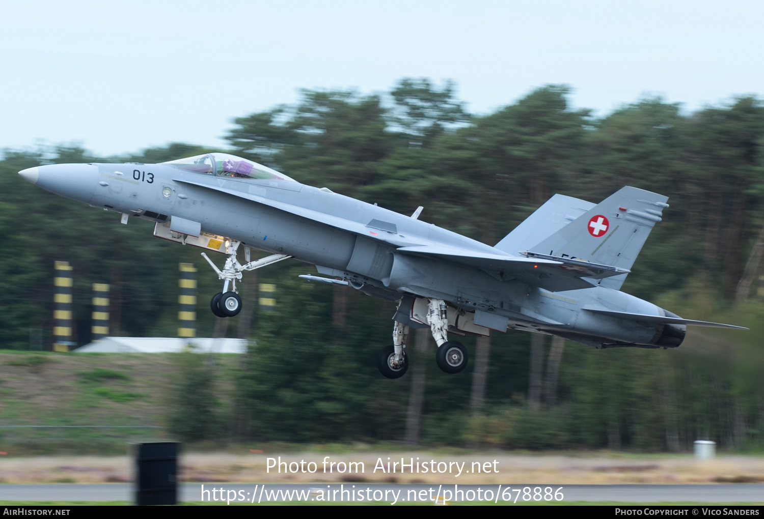 Aircraft Photo of J-5013 | McDonnell Douglas F/A-18C Hornet | Switzerland - Air Force | AirHistory.net #678886