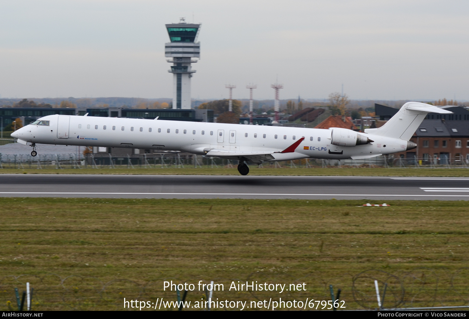 Aircraft Photo of EC-LPG | Bombardier CRJ-1000 (CL-600-2E25) | Air Nostrum | AirHistory.net #679562