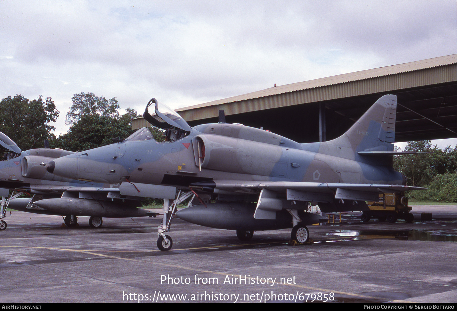 Aircraft Photo of TT-0437 | Douglas A-4E Skyhawk (A4D-5) | Indonesia - Air Force | AirHistory.net #679858