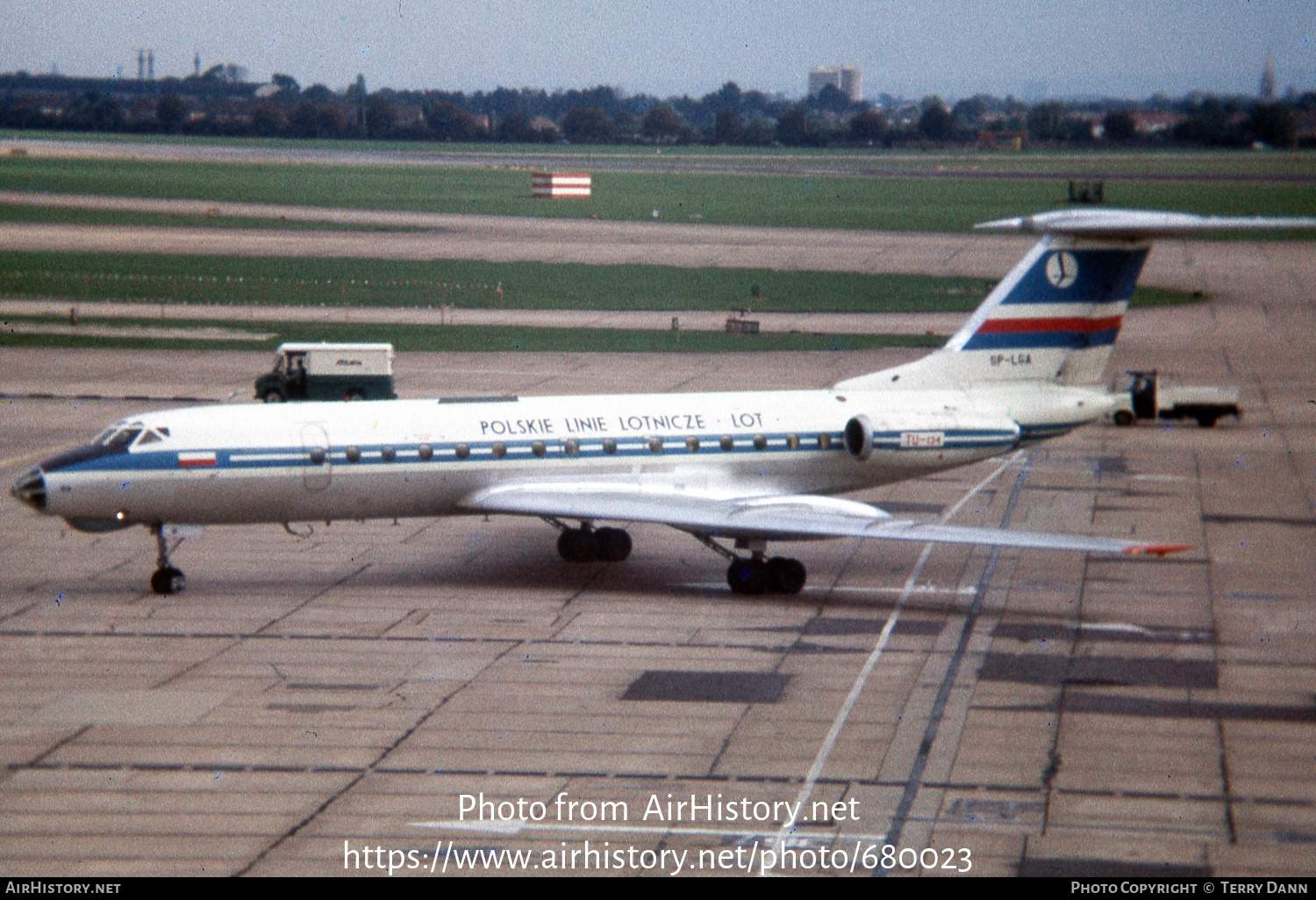 Aircraft Photo of SP-LGA | Tupolev Tu-134 | LOT Polish Airlines - Polskie Linie Lotnicze | AirHistory.net #680023