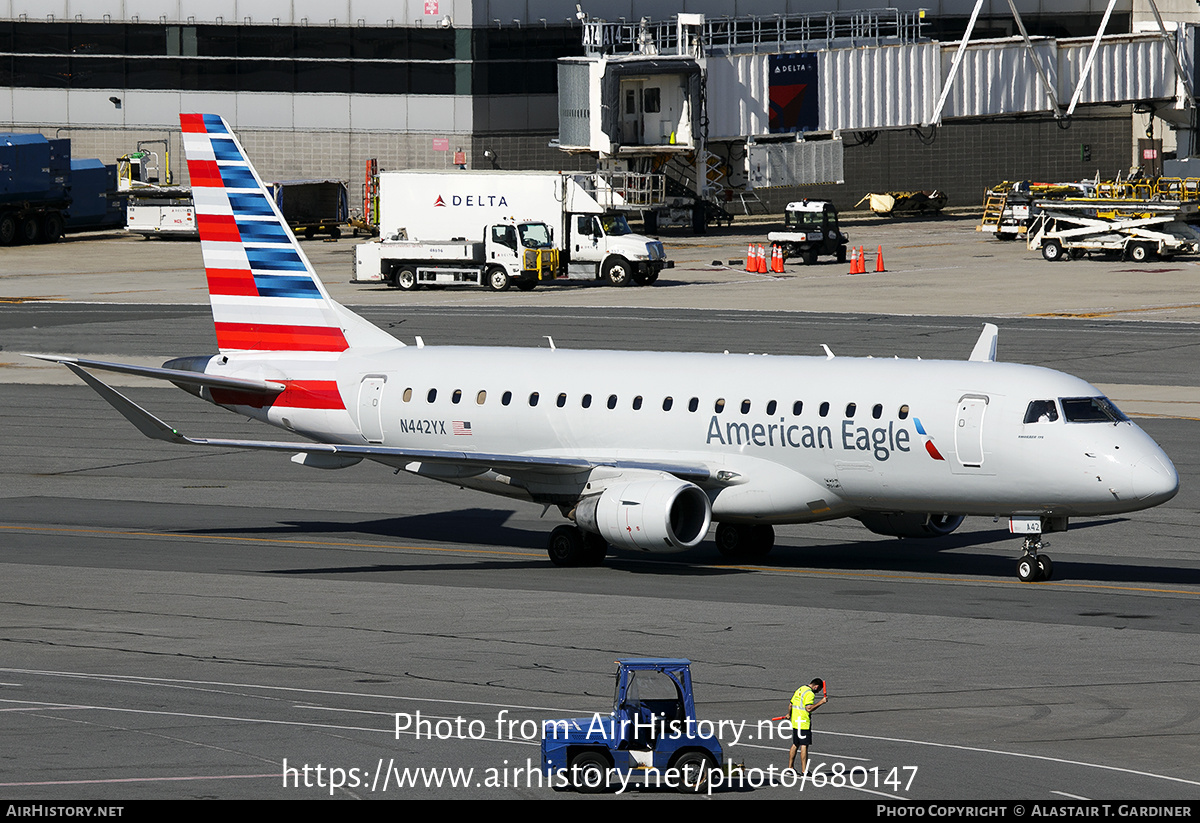 Aircraft Photo of N442YX | Embraer 175LR (ERJ-170-200LR) | American Eagle | AirHistory.net #680147