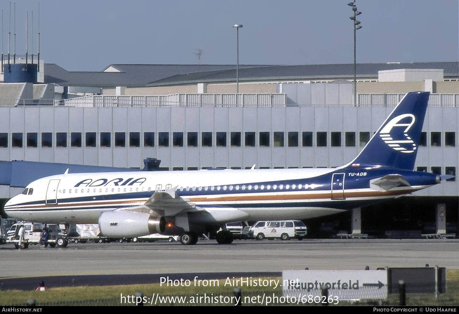 Aircraft Photo of YU-AOB | Airbus A320-231 | Adria Airways | AirHistory.net #680263