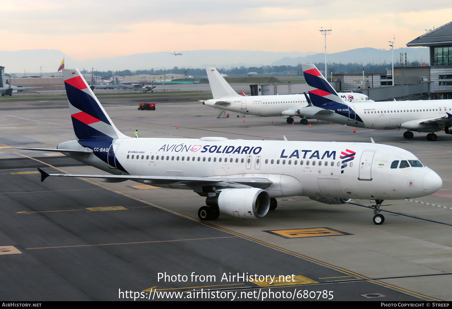 Aircraft Photo of CC-BAQ | Airbus A320-214 | LATAM Airlines | AirHistory.net #680785