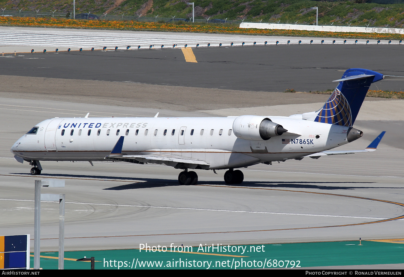 Aircraft Photo of N786SK | Bombardier CRJ-701ER (CL-600-2C10) | United Express | AirHistory.net #680792