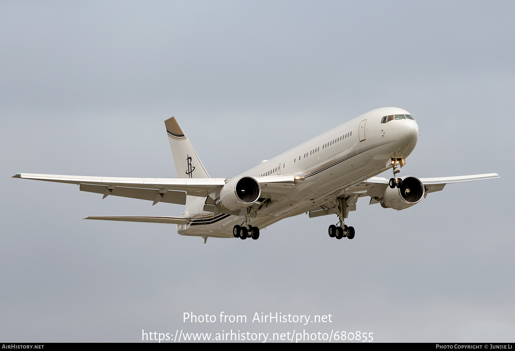 Aircraft Photo of N625HR | Boeing 767-322/ER | Houston Rockets | AirHistory.net #680855