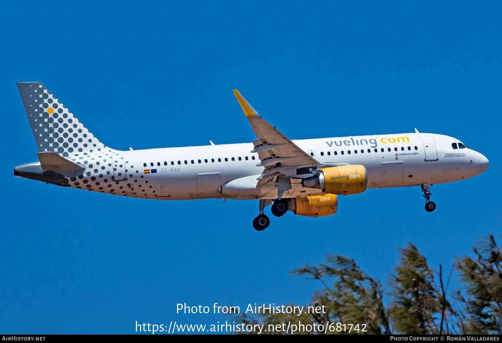 Aircraft Photo of EC-MAH | Airbus A320-214 | Vueling Airlines | AirHistory.net #681742