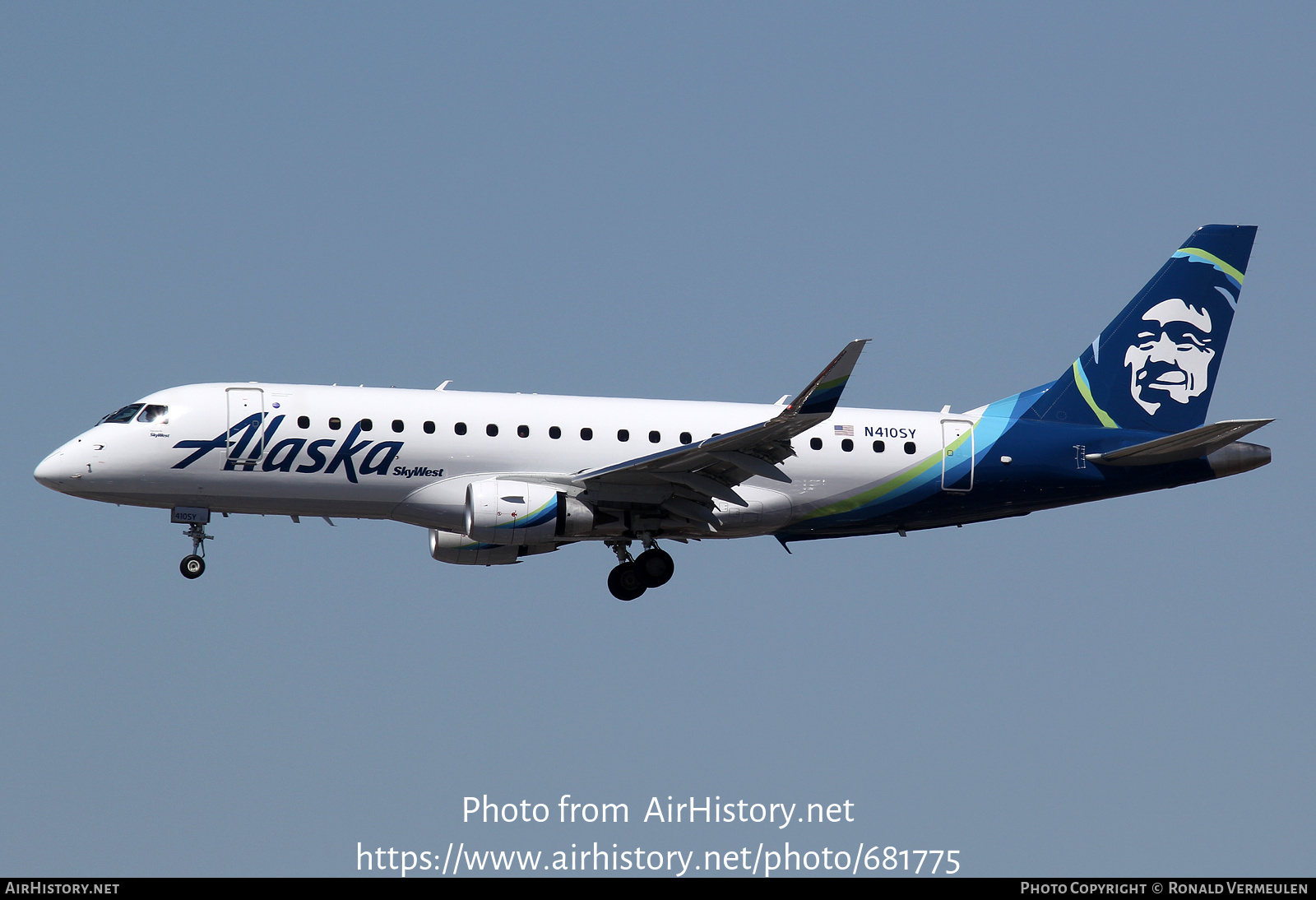 Aircraft Photo of N410SY | Embraer 175LR (ERJ-170-200LR) | Alaska Airlines | AirHistory.net #681775