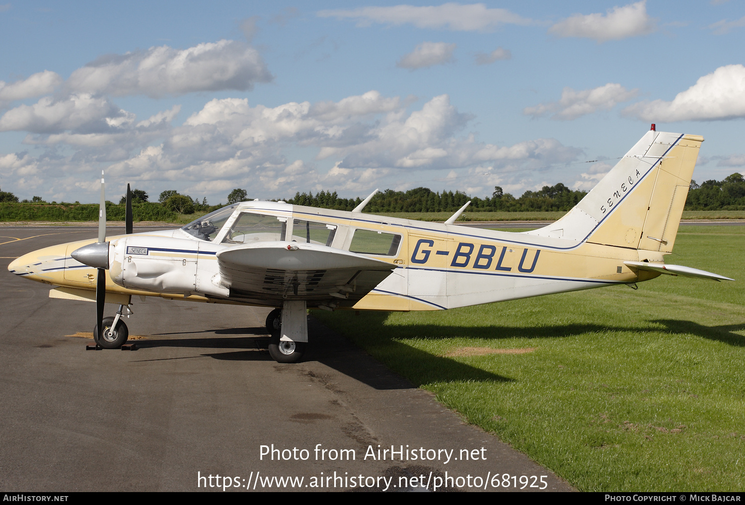 Aircraft Photo of G-BBLU | Piper PA-34-200 Seneca | AirHistory.net #681925