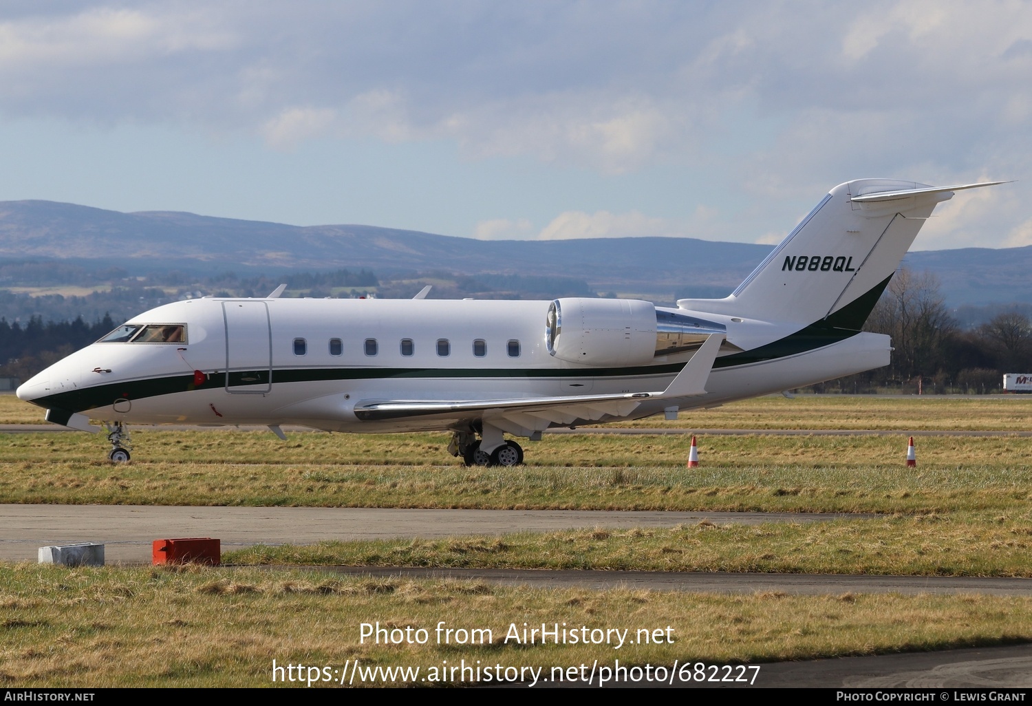 Aircraft Photo of N888QL | Bombardier Challenger 604 (CL-600-2B16) | AirHistory.net #682227