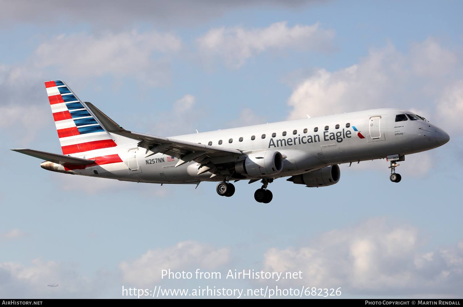 Aircraft Photo of N257NN | Embraer 175LR (ERJ-170-200LR) | American Eagle | AirHistory.net #682326