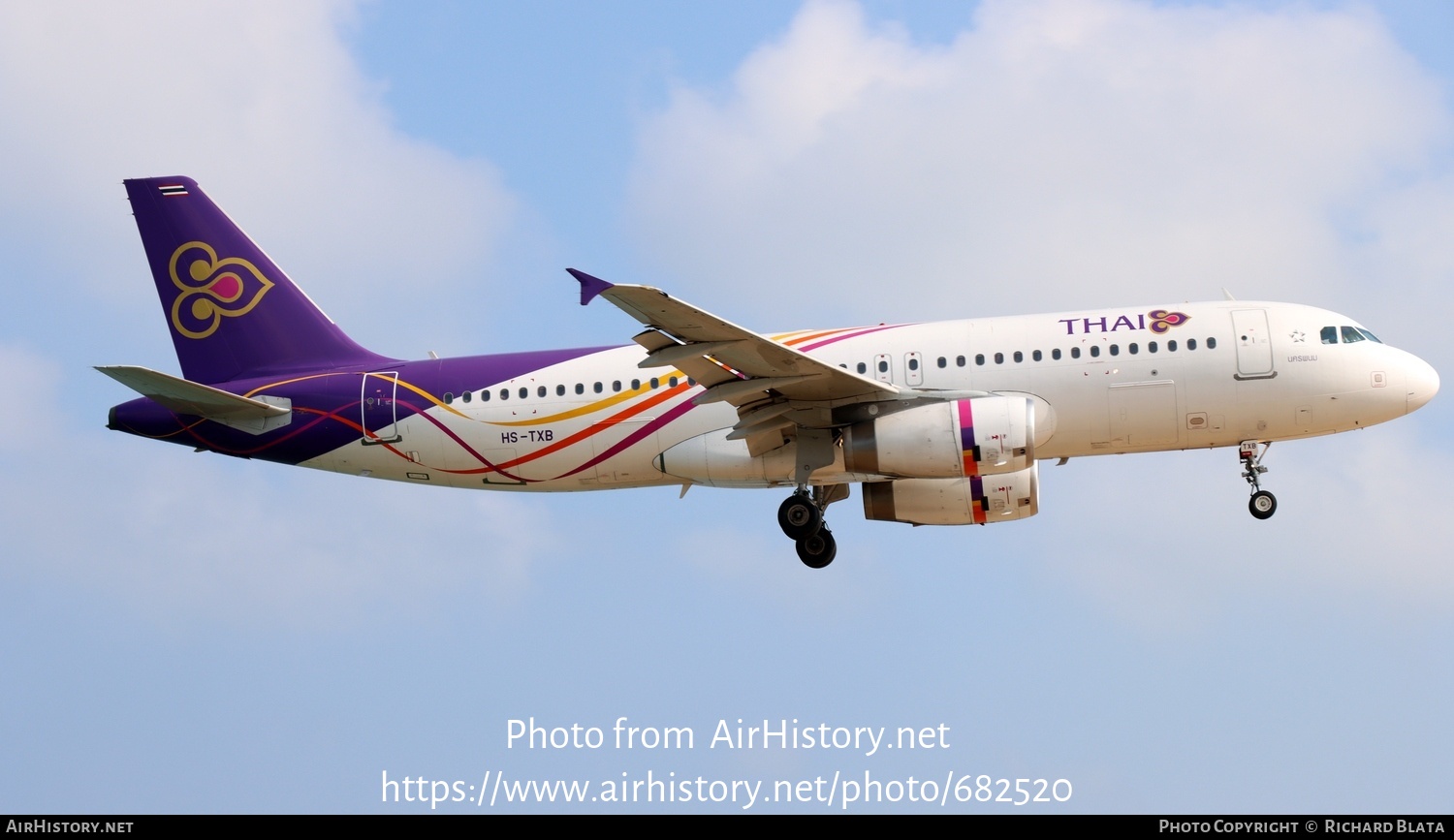 Aircraft Photo of HS-TXB | Airbus A320-232 | Thai Airways International | AirHistory.net #682520