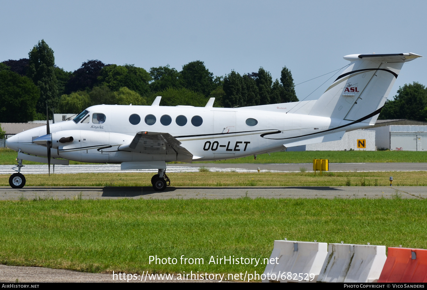 Aircraft Photo of OO-LET | Beech B200 Super King Air | ASL - Air Service Liège | AirHistory.net #682529